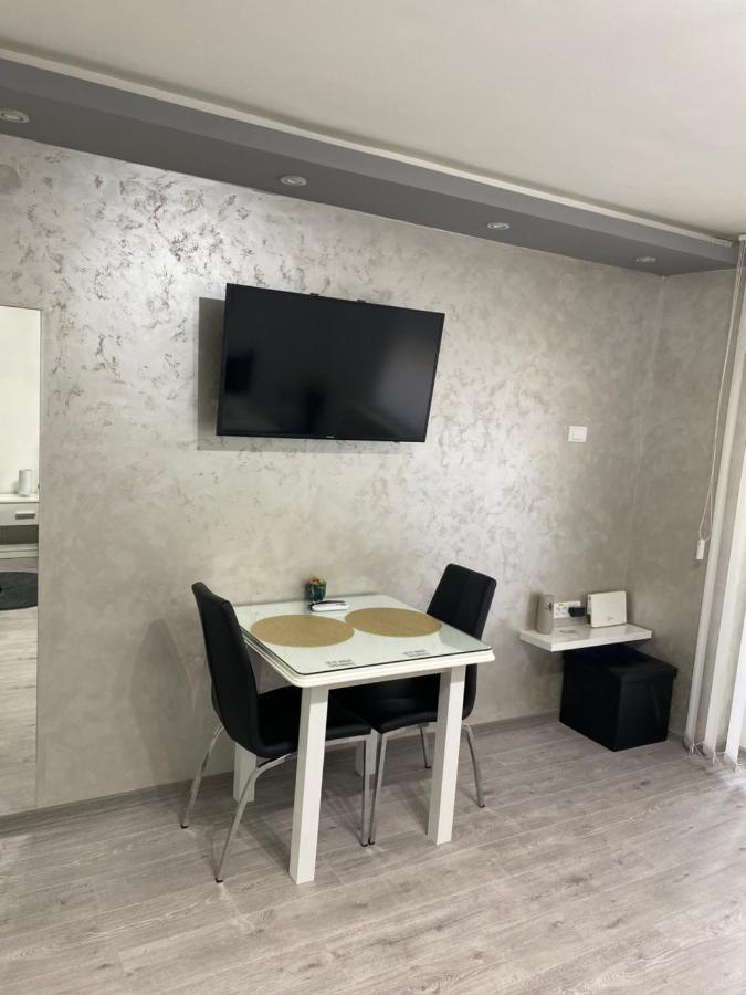Manirosi 5 Apartment Суботица Екстериор снимка